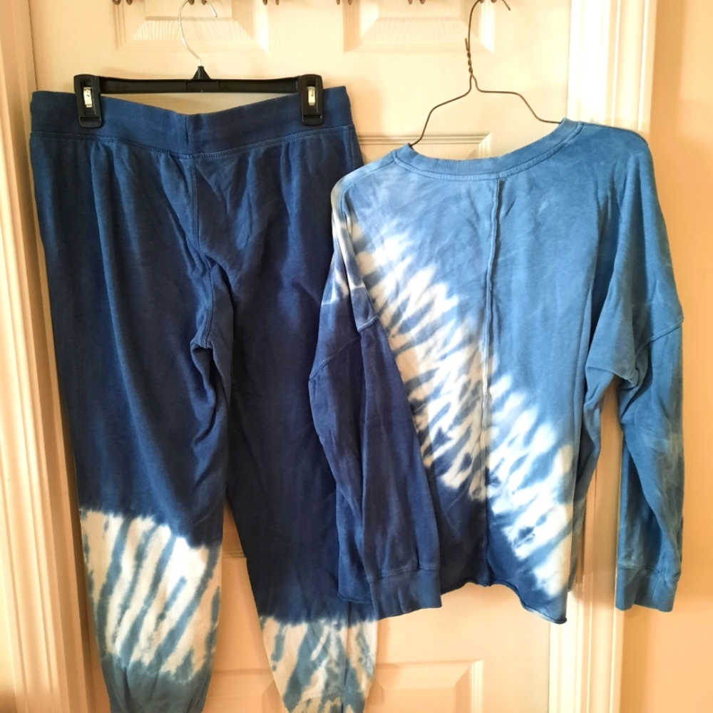 Sweatshirt and pants
